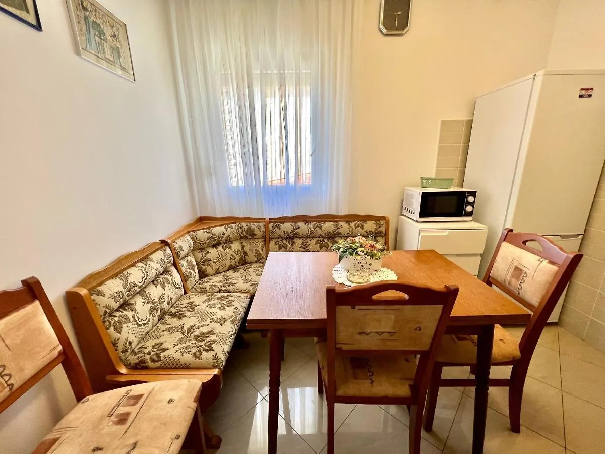 Apartments Mare Dramalj 0*,