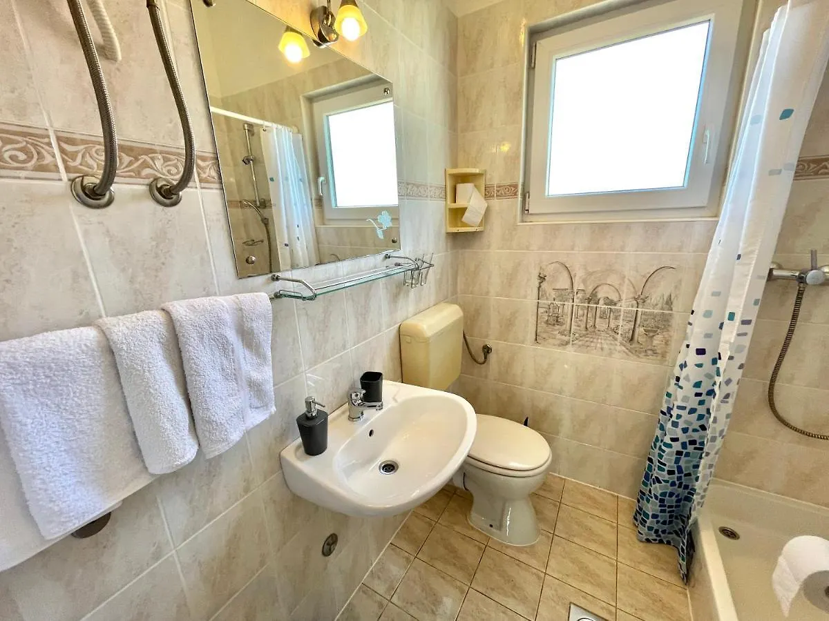 Apartments Mare Dramalj 0*,