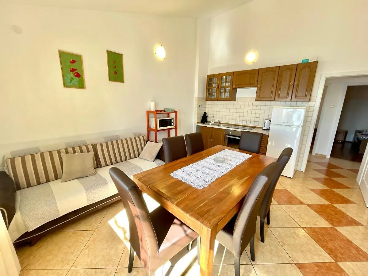 Apartments Mare Dramalj 0*,